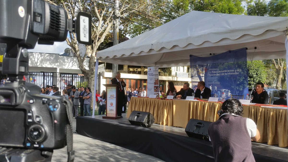 MunicipioDeLoja's tweet photo. #Loja fue pionera en la construcción de #MegaInfocentros, acercando la tecnología para el uso de la ciudadanía. https://t.co/qr8SZdg73W