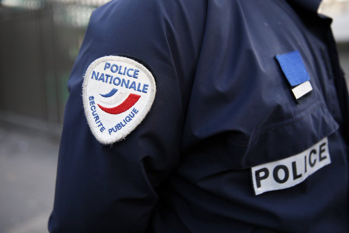 BFMTV's tweet photo. Marseille: un enseignant juif agressé par trois hommes se revendiquant de Daesh https://t.co/WDF4wv1JwO https://t.co/LpY52oxCIl
