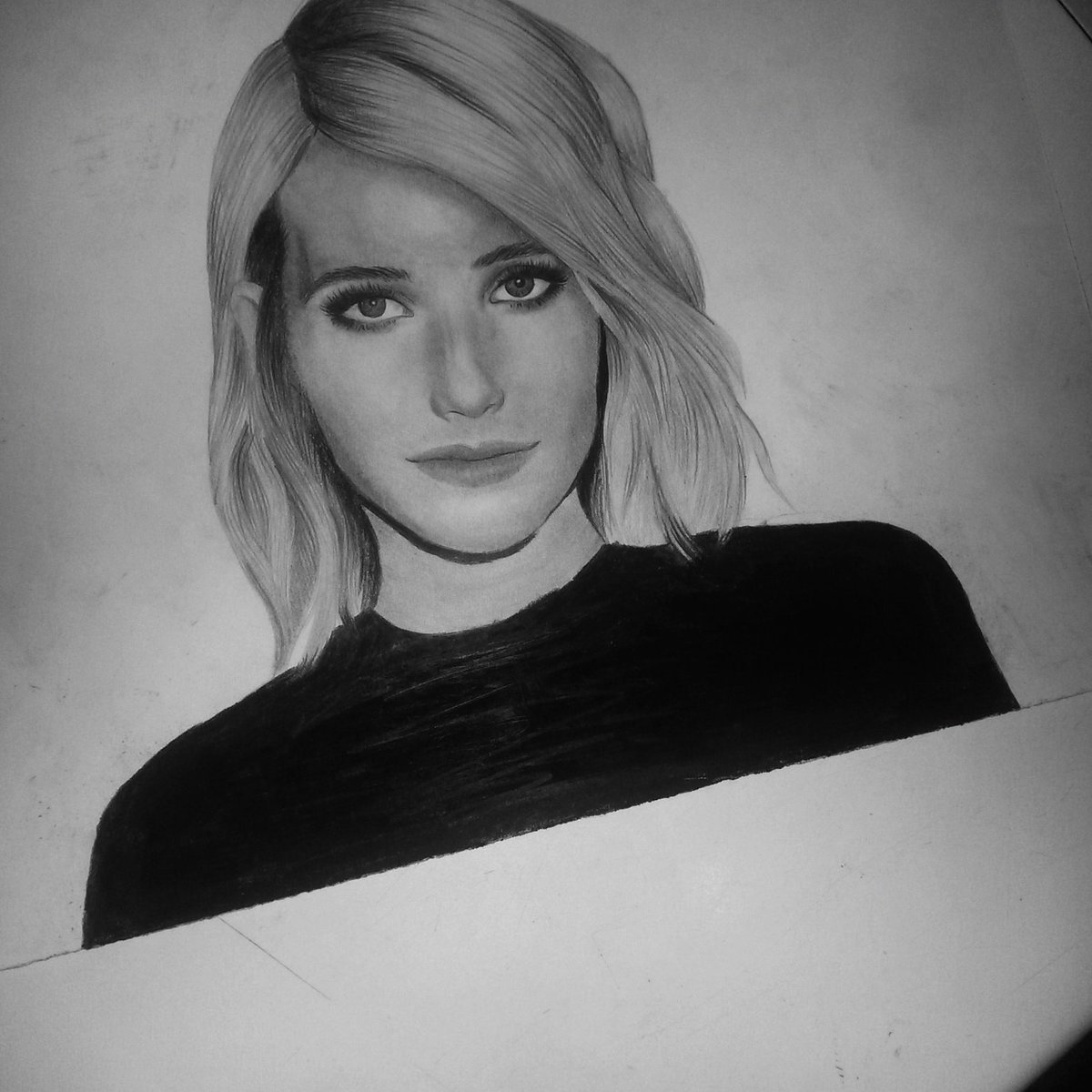 tinitinini's tweet photo. @RobertsEmma hope you like it 😘
#screamqueens #drawing https://t.co/a5pG3UR3TX