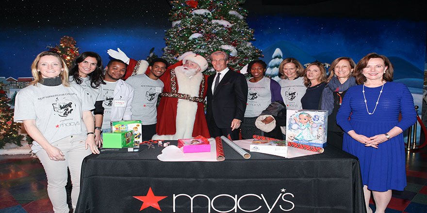 ny4children's tweet photo. Thank you to @Macys for sponsoring @ny4children #wrap2rap! Volunteers wrapped 700 gifts for children in #fostercare https://t.co/dV0PoNPrLX