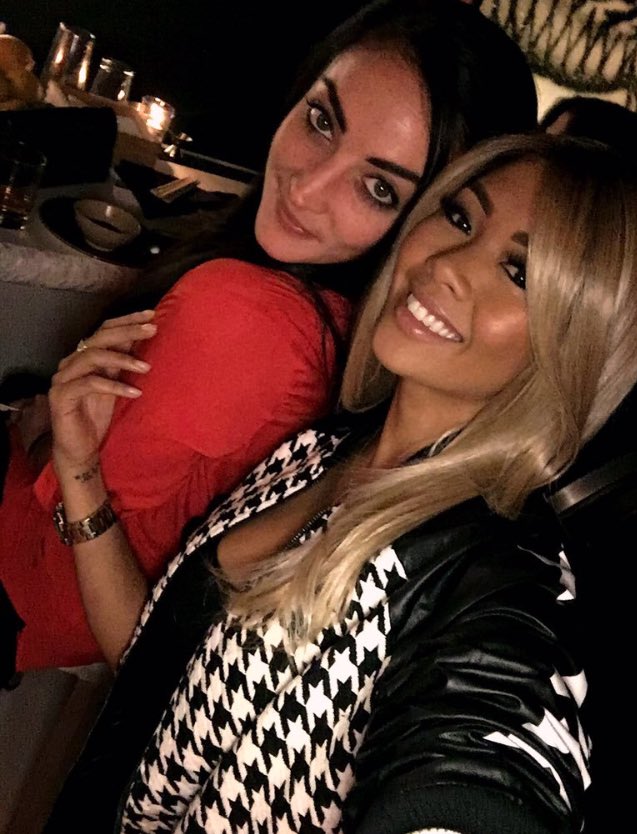wolfNiina's tweet photo. Arriver au restos avec les pinkos!💮 https://t.co/SqHs4b1tqI