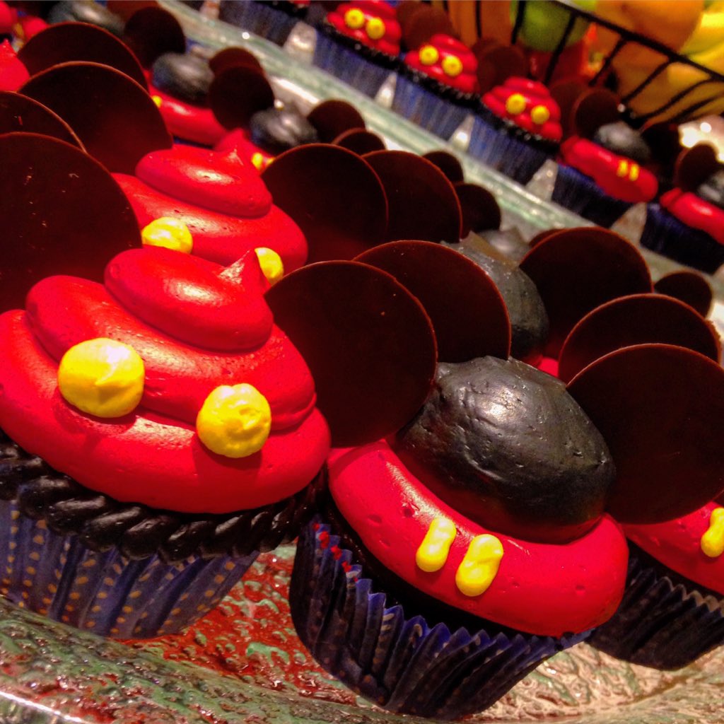 EarMarked2015's tweet image. The afternoon refreshment break is "Mickey Approved" - it is his birthday after all! #Disney4Cs