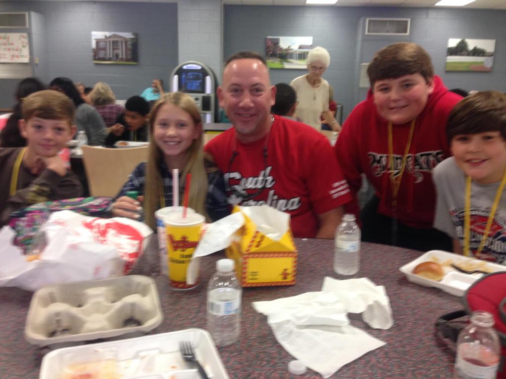 ChrisMetts2's tweet photo. Fun day at school,They didn't have a giant boom box in cafeteria when I went their.
LOL https://t.co/QrmFDCN4ga