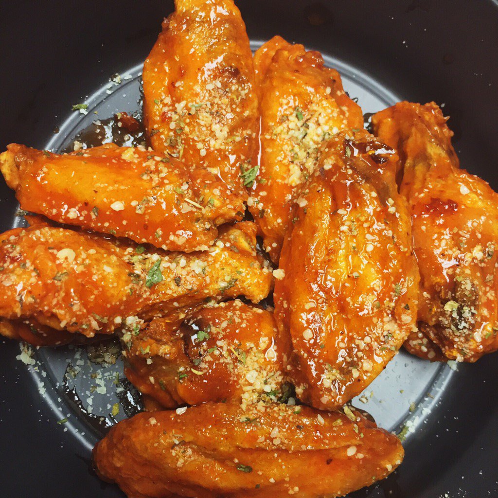 boom_boompizza's tweet photo. Call us for dinner!!delivery or pick up. 433-BOOM! 🍕🐓 https://t.co/9ios1M0Tkx