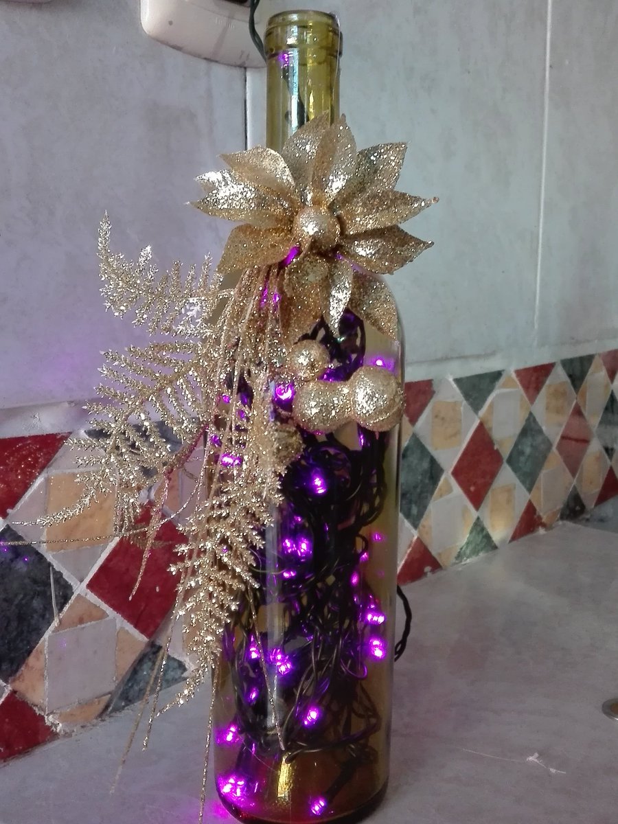 IsaiLuna_'s tweet photo. Venta de botellas decoradas navideñas 9811108612 https://t.co/ifuNSsIaV2