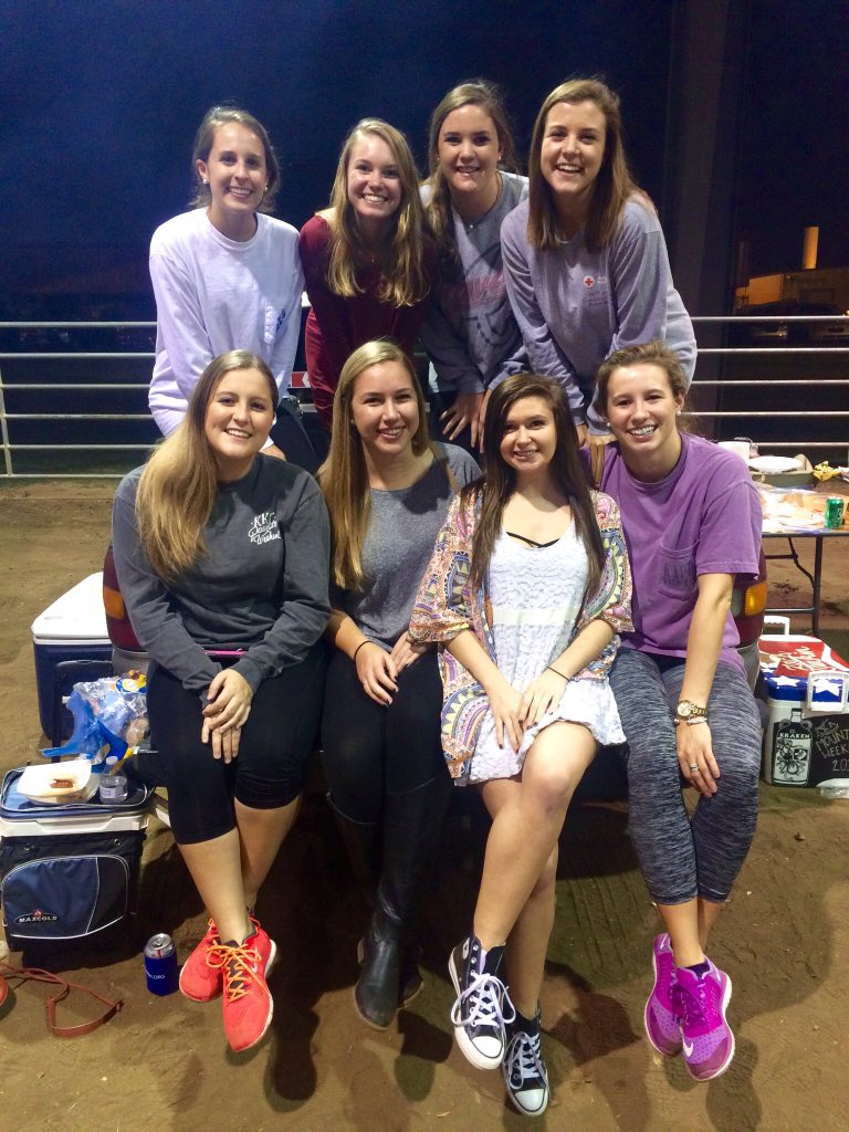 shanpagnepoppin's tweet photo. KKG at Chi O Cookoff!! 🍗🍔🍕@KKG_Panhellenic @epsilonkappaKKG https://t.co/mBgCSn0z8s