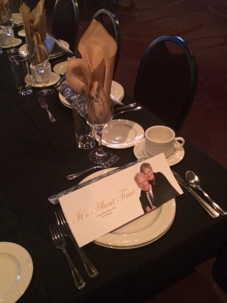 UnitedWayStoon's tweet photo. The evening has begun! #DinnerDate2015 https://t.co/sG4J6F2i9L