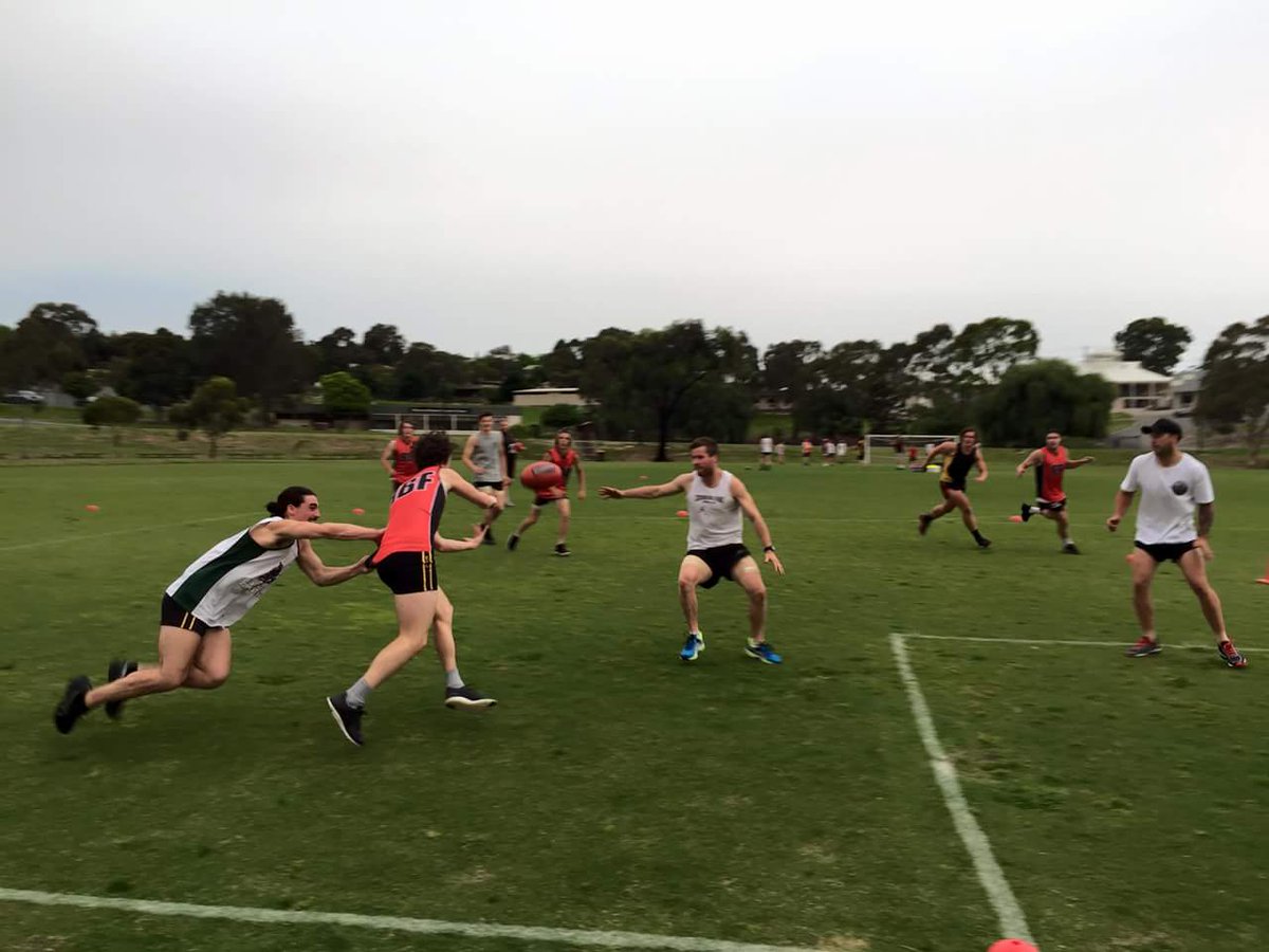 ChirnsideFc's tweet photo. Great start at training last night for the Panthers, with 46 on the track for our assault on 2016! @footyefl https://t.co/DdhsRtNxUT