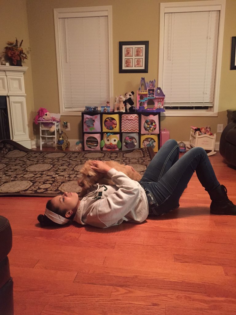 mama_c_'s tweet photo. Dog sitting with @KW_11_ ...#whoneedssleep #ohyeahido #thanksgivingbreakcantcomesoonenough https://t.co/OrvjrFVYtx
