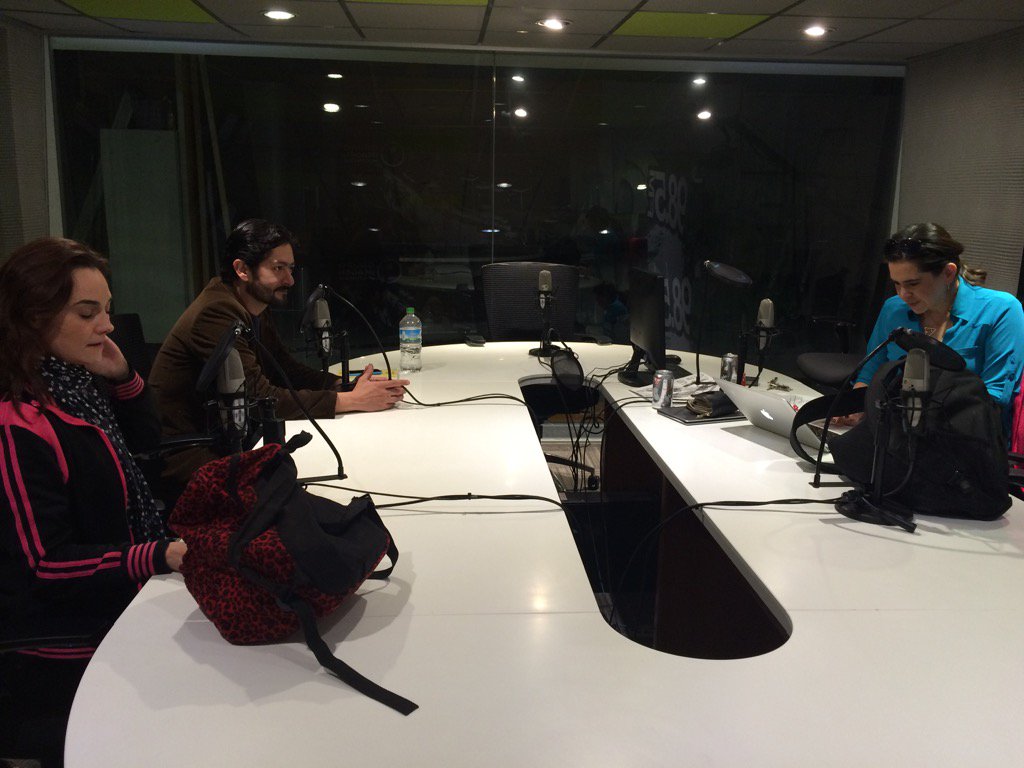 herecomesmx's tweet photo. Ya estamos al aire con @YuririaSierra en @Reporte98_5 esta @ItariMarta y #HamletRamirez #EnamorarseDeUnIncendio https://t.co/bc5w21eOlg