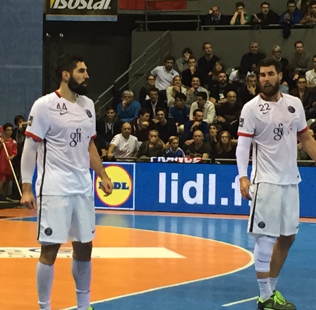 Cephilouis's tweet photo. @psghand c'est du TRÈS TRÈS lourd @FENIX_HB @So_Fenix #Toulouse était #JeSuisParis https://t.co/VsVZYPObfG