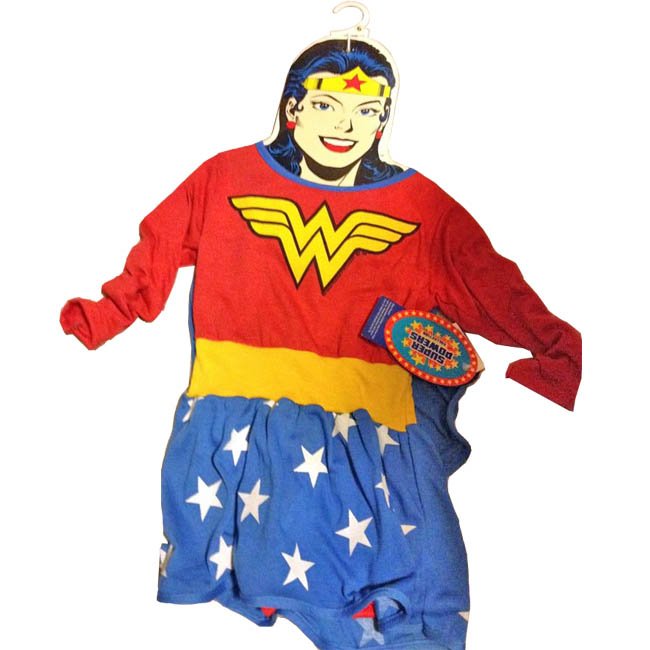 80sWonderWoman's tweet photo. Its important to disguise yourself if you're a superheroine and try to be unnoticeable . #wonderwoman #walksamongus https://t.co/Si3SPSF7Kd