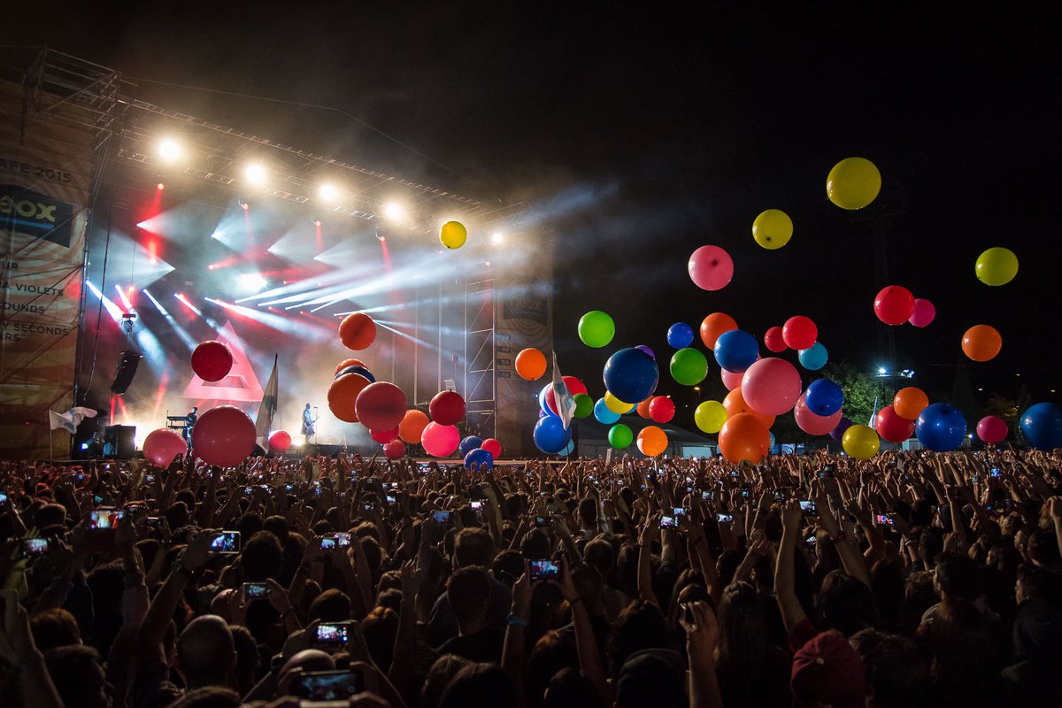 clausperez_'s tweet photo. Se echa de menos :(( Volvería a repetirlo mil y una veces más.. #30STM #NeoxRocks2015 https://t.co/YuKUsvNdT8