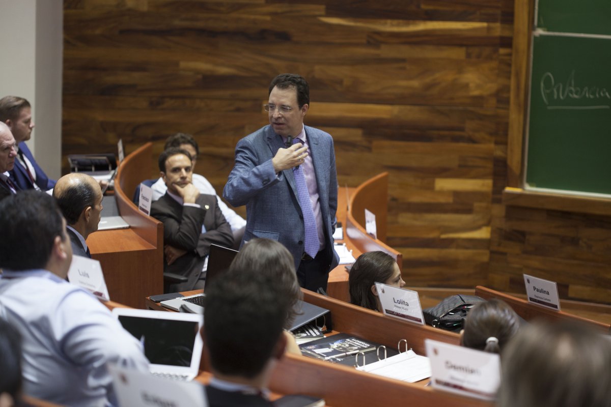 ipade's tweet photo. Nosotros tratamos de replicar el proceso por el que aprende un director, la experiencia: Antonio Casanueva #ADeCaP https://t.co/A5QvY9j37Y