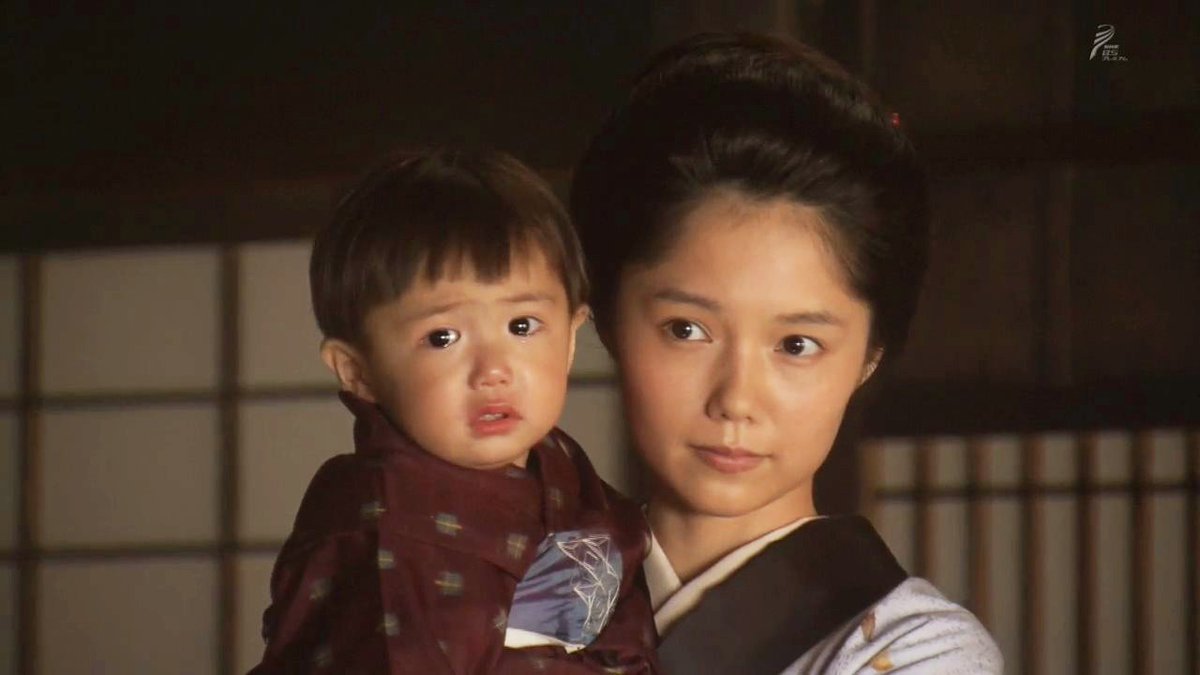 ひぞっこ あさが来た 藍之助4代目に 子役をアサインする際の問題からか 3代目で 少し赤ちゃん返り していた 藍之助でしたが 今朝からまた 少し大人びた4代目の藍之助に交代していました ちょっと バカリズムさん似の 可愛らしい男の子ですね