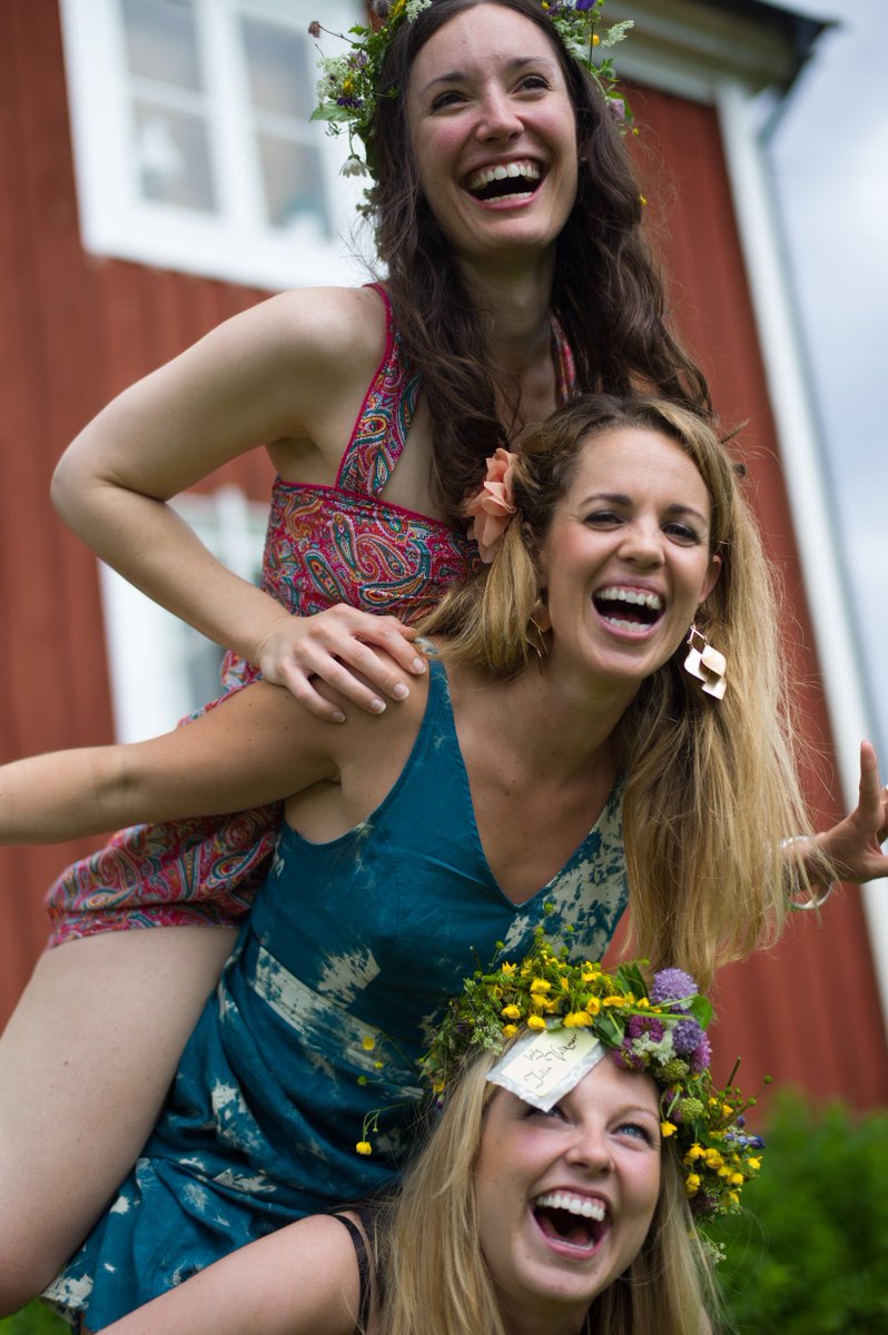 uSweSarah's tweet photo. Midsommar shenanigans @getnarrative #CaptureJoy #contest #tbt https://t.co/z01Q6KNgUY