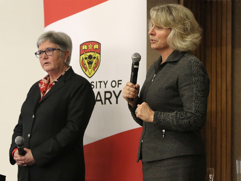 Elizabeth Cannon faces questions at U of C town hall meeting ow.ly/UP36J #yyc