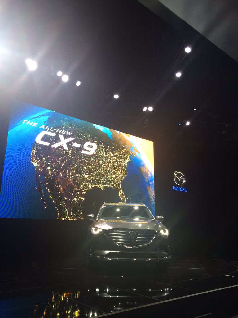 trackandstyle's tweet photo. Esta es la #NuevaMazdaCX9 desde el #LAAutoShow @MazdaOficial #zoomzoom https://t.co/YVOcKzRhYR