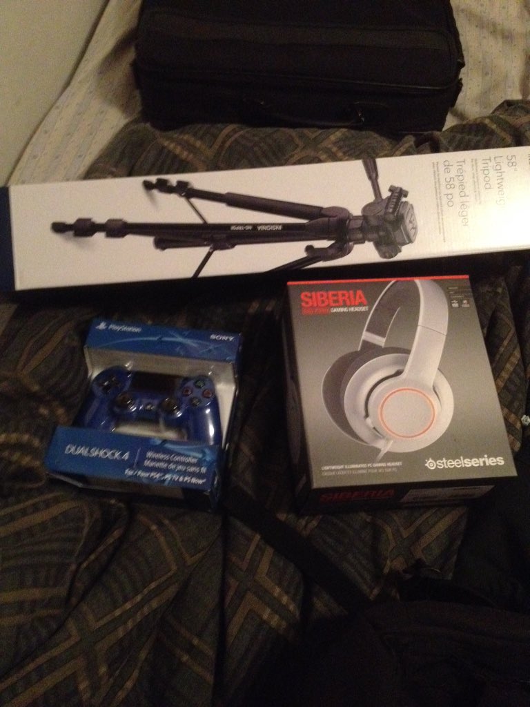 UKG_Frew_'s tweet photo. Just got some new gear! #YouTube #gaming #gamer #ps4 #youtubegrind #UKG #Unknown #unknowngaming https://t.co/iXdkgGaUlv