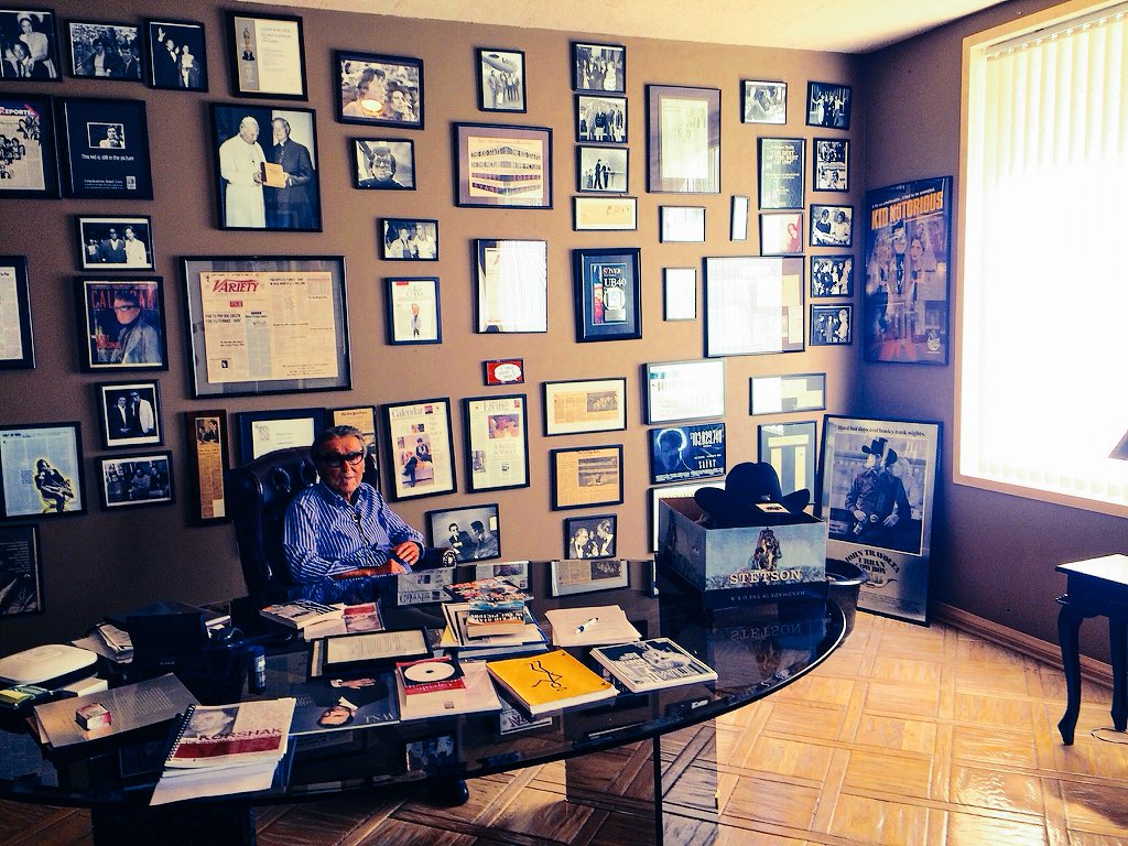 The_RobertEvans's tweet photo. "I'm only into indoor sports."    #RobertEvans https://t.co/NH1wUmuWVx