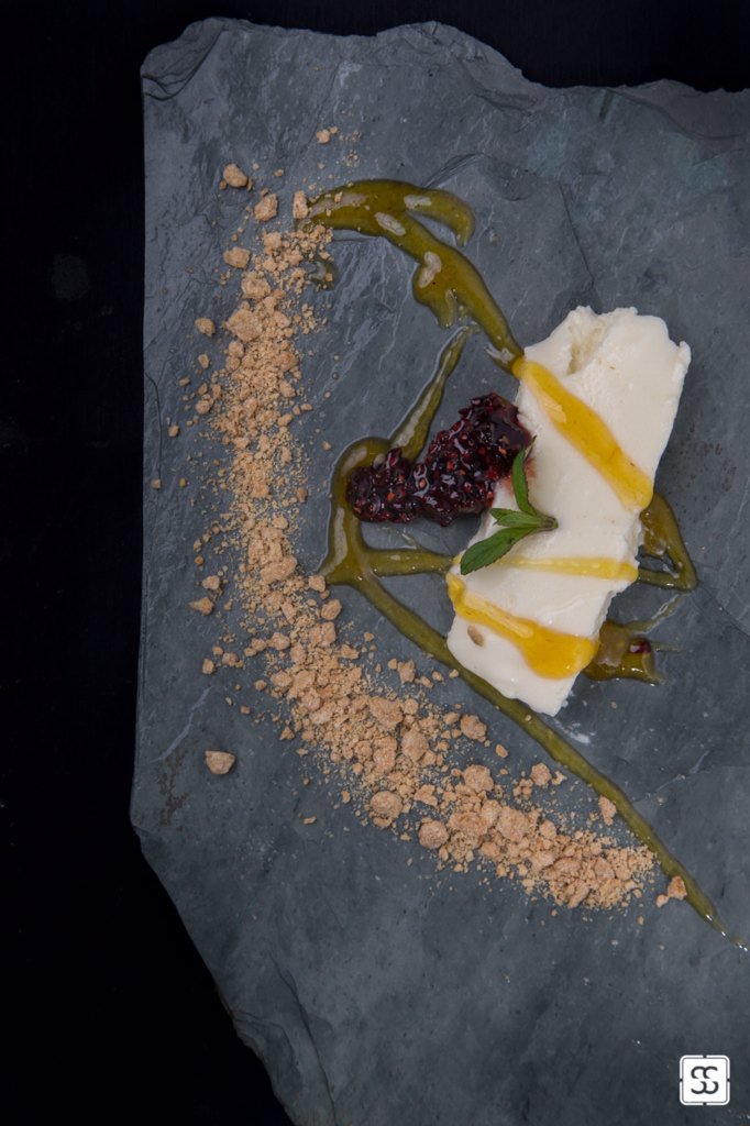 Gusanint's tweet photo. Tener fuerza de voluntad es no comerse este postre antes de la foto. https://t.co/CsG2WzXJkF
