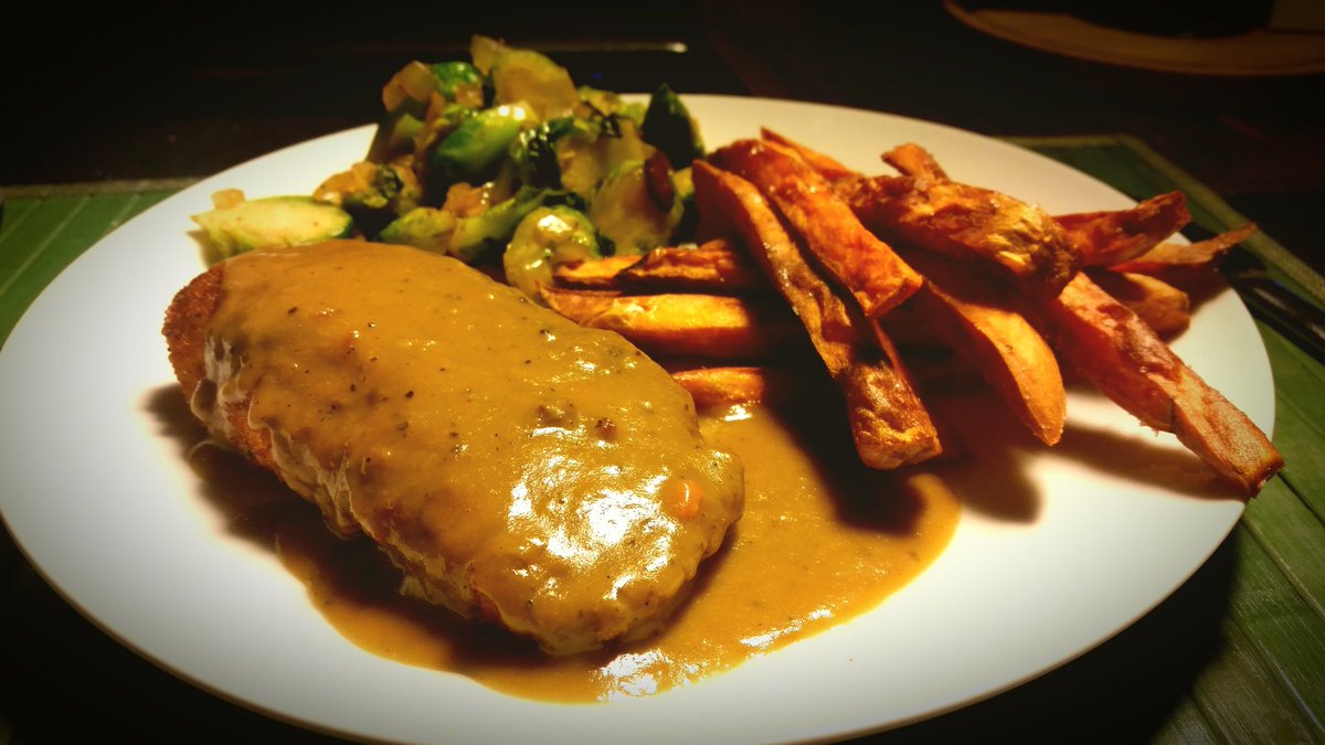 jeremytam's tweet photo. #HumpDay Cravings! #GoodHomeCookin https://t.co/UJ5oJiHJpN