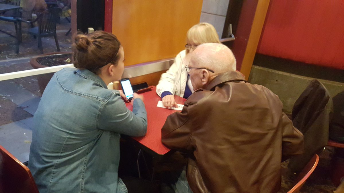 flyingstarcafe's tweet photo. Teens offering assistance with installing apps to Skyping with the grandkids! @Teeniors #startup https://t.co/El2H9p6XXP