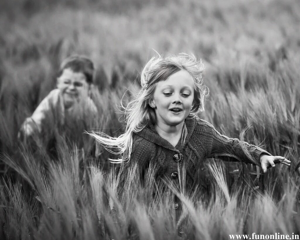 وحدكِ من تجعلينَ المشاعرَ تتحركُ بإتجاهكِ ..
كالحبِ الذي عهدَ قلبي أن لا يكونَ إلا لكِ ..!