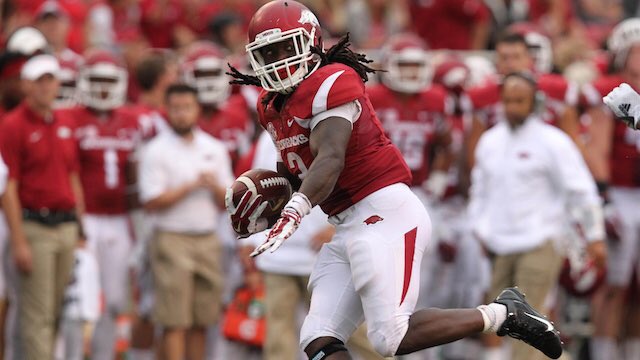 SPORTalkArk's tweet photo. The SEC leader w/ eight 100-yd games, RB Alex Collins,has been named semifinalists for the 2015 Doak Walker Award!! https://t.co/cmXaOyuPhQ