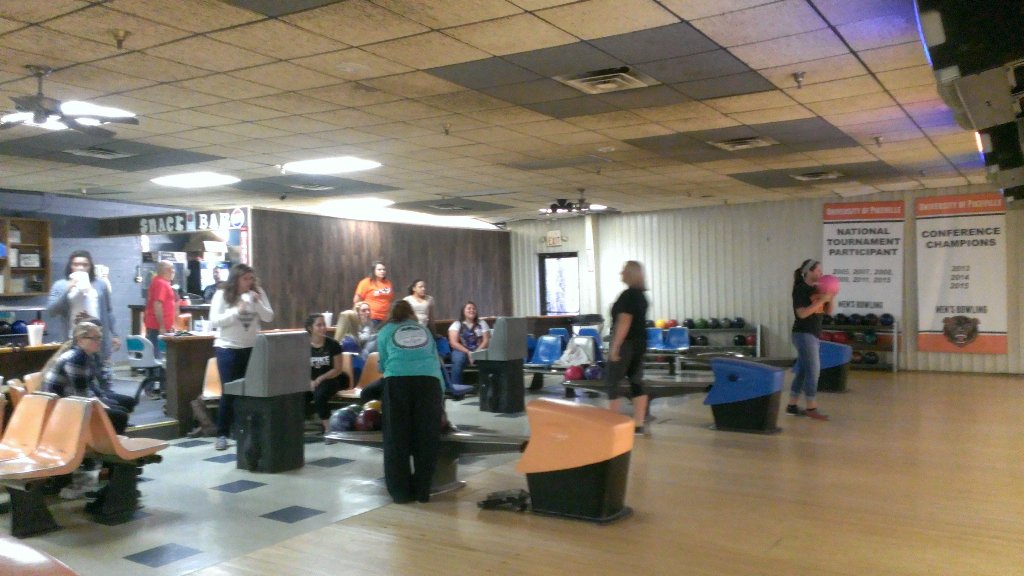 Took the team out for a little bowling tonight 🎳 #sticktosoftball #teambonding #UPIKESB