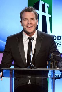 Happy Birthday to Robert Kazinsky (32) 