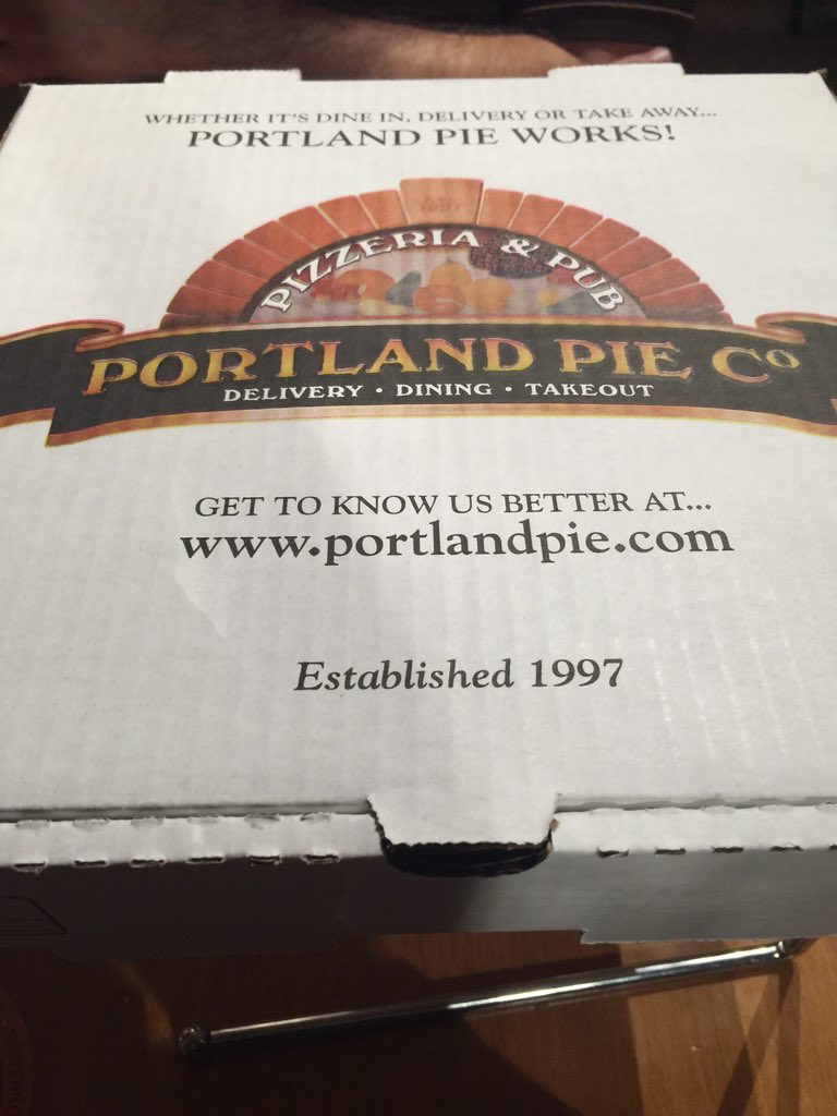 KaseyinMaine's tweet photo. The benefit of committee meetings in York County means #portlandpie @PortlandPieCo #foodporn #lobsterpizza @aepb1 https://t.co/Et85uVnE0k
