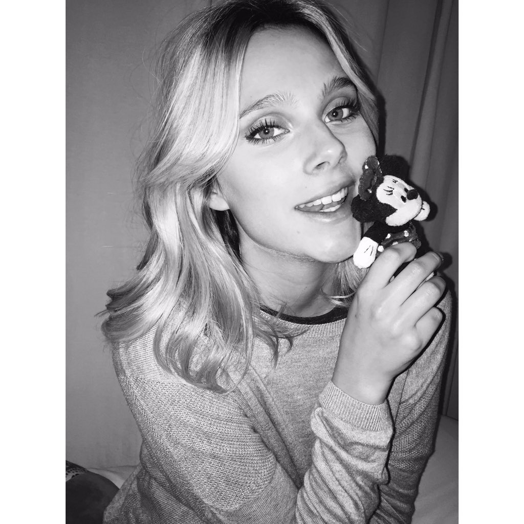 Pin by kathya on Valentina Zenere | Singer, Dove cameron, Actresses