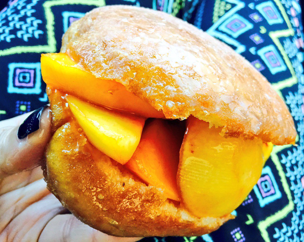 TammyLaLaLand's tweet photo. #DonutsAreMyLoveLanguage!
#Glazed #donut + #fruit @TheDonutManCA! ๐
#MakeEveryDayLocal @YP
https://t.co/o3LVttbOtI https://t.co/9cQVxL7nHN