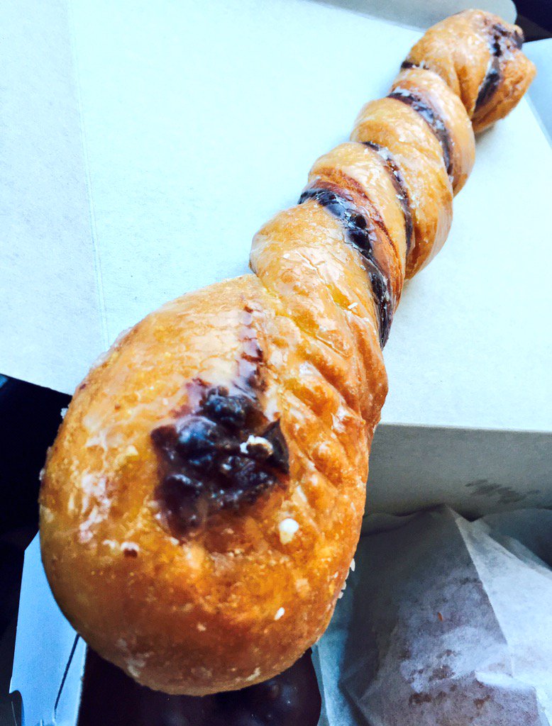 TammyLaLaLand's tweet photo. #DonutsAreMyLoveLanguage!
#Glazed #donut + #fruit @TheDonutManCA! ๐
#MakeEveryDayLocal @YP
https://t.co/o3LVttbOtI https://t.co/9cQVxL7nHN