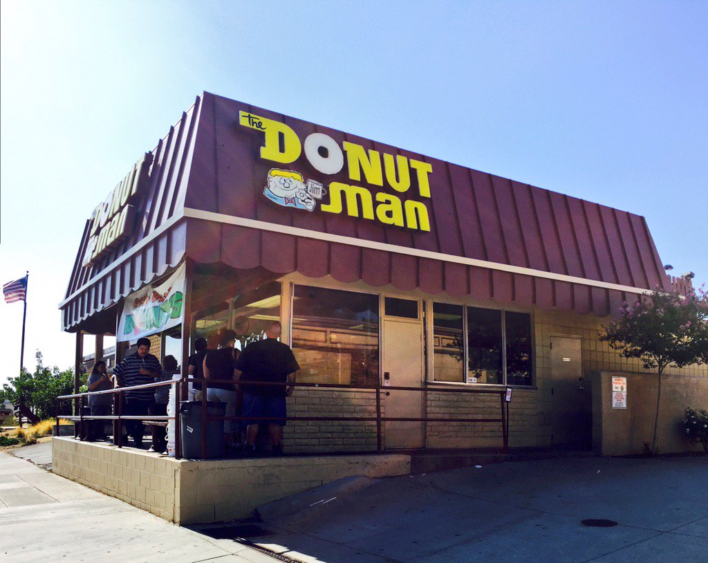 TammyLaLaLand's tweet photo. #DonutsAreMyLoveLanguage!
#Glazed #donut + #fruit @TheDonutManCA! ๐
#MakeEveryDayLocal @YP
https://t.co/o3LVttbOtI https://t.co/9cQVxL7nHN