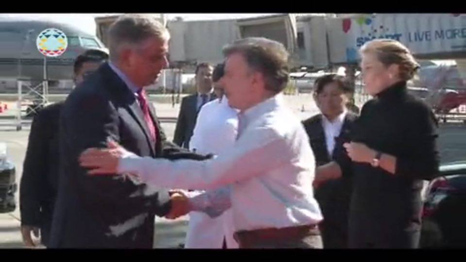 ApecTV_'s tweet image. Departure of President Juan Manuel Santos of Colombia #ApecSummit2015 #Apec2015 #ApecTv