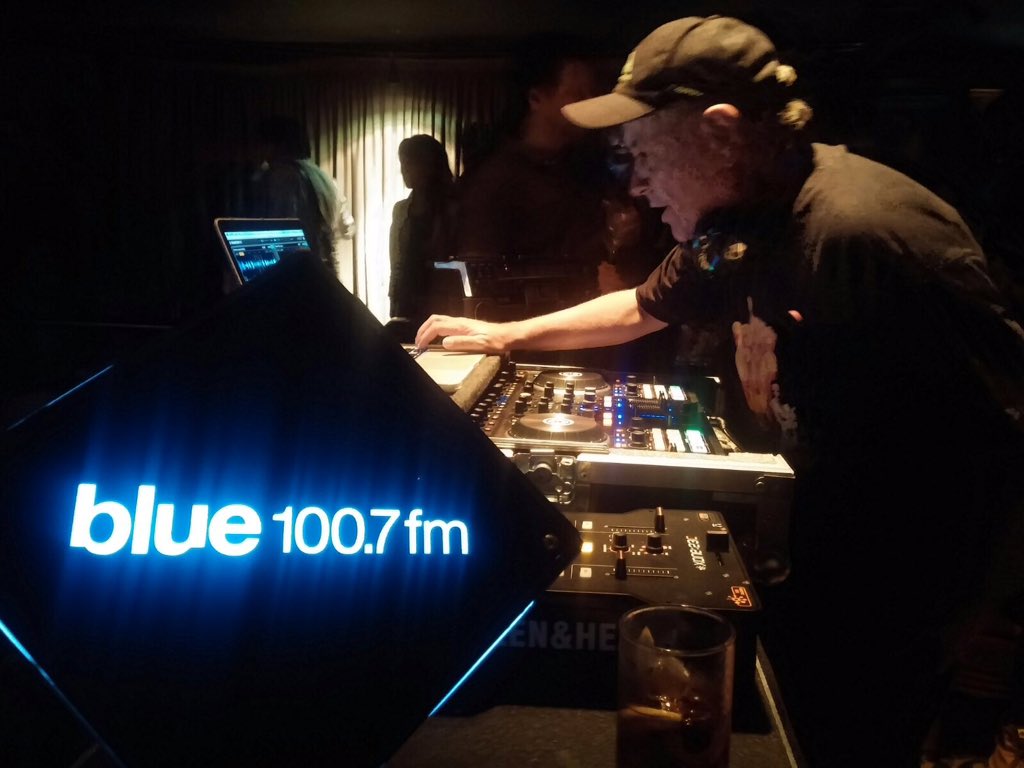 FmBlue1007's tweet photo. Estamos en la noche de Black Power junto a @BacanalRevista // suena el DJ set de @casaljor #BlueCollective https://t.co/arTgg8OKw7