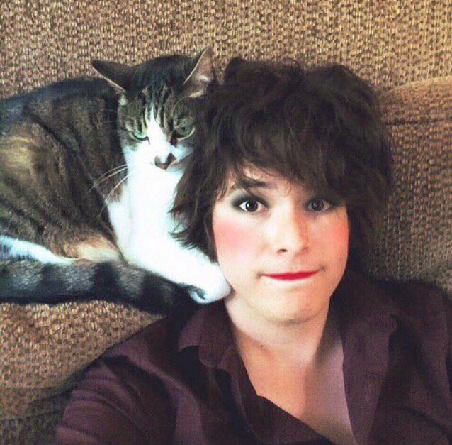 Make_UpCelebs's tweet photo. @CaseyMoreta I tried to go for the rocker look 😂 https://t.co/v7jLEN7FYy