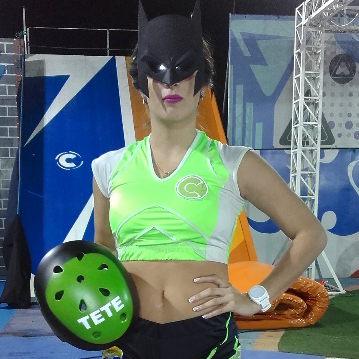 RTS_CombateEc's tweet photo. Tete Ronquillo viste el equipo Verde pero con una peculiar máscara. #CombateCarreraNocturna3 https://t.co/6Qrv16cK42
