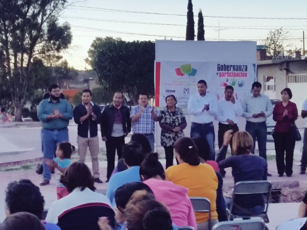 MexicoAvanzaVG's tweet photo. Seguimos trabajando con los #DialogosPRI recibiendo las propuestas de los Ciudadanos por el #VicenteGro que querenos https://t.co/DNlgGLe68B