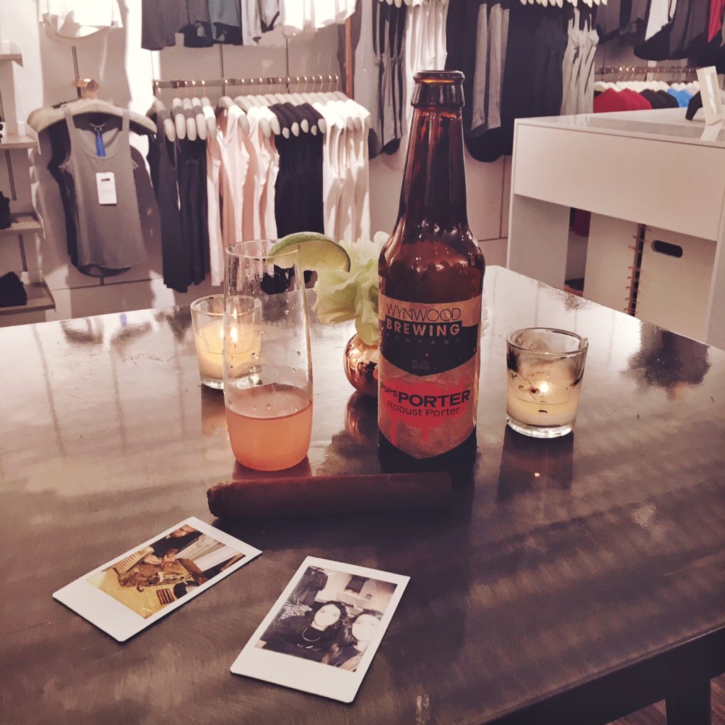 darkmattermiami's tweet photo. Kicking back at @kitandace #wynwood's newest neighbors 👯 welcome to the fam! https://t.co/p0avEueICs