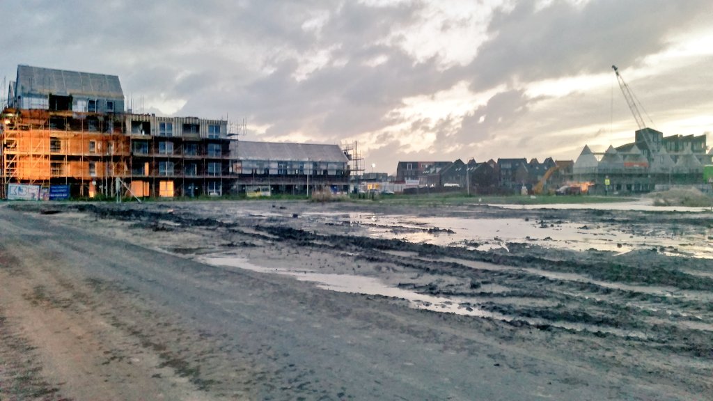 Goedemorgen. <a href="/Duyfrak/">'t Duyfrak</a> ontwaakt @KBMGroep <a href="/OuwehandBouw/">Ouwehand</a> appartementen @Dunavie opbouw <a href="/Valken68/">v.v. Valken '68</a> - volop activiteit!