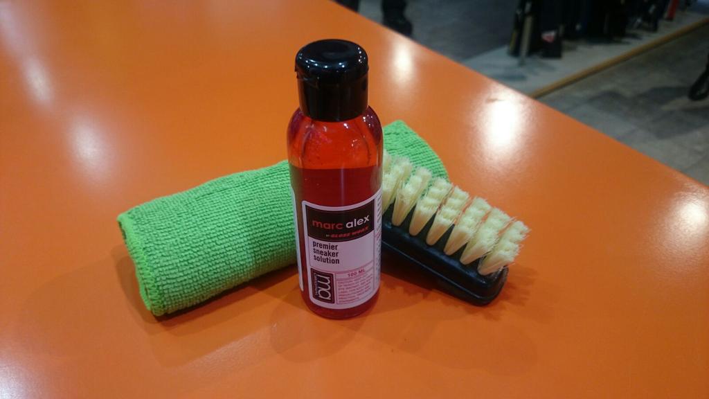 justforkickzsp's tweet photo. Our marc alex gloss cleanin kit has dropped come on get that sneakers clean #cleansneakers #marcalex #glossworks https://t.co/Br0v7y9cJE