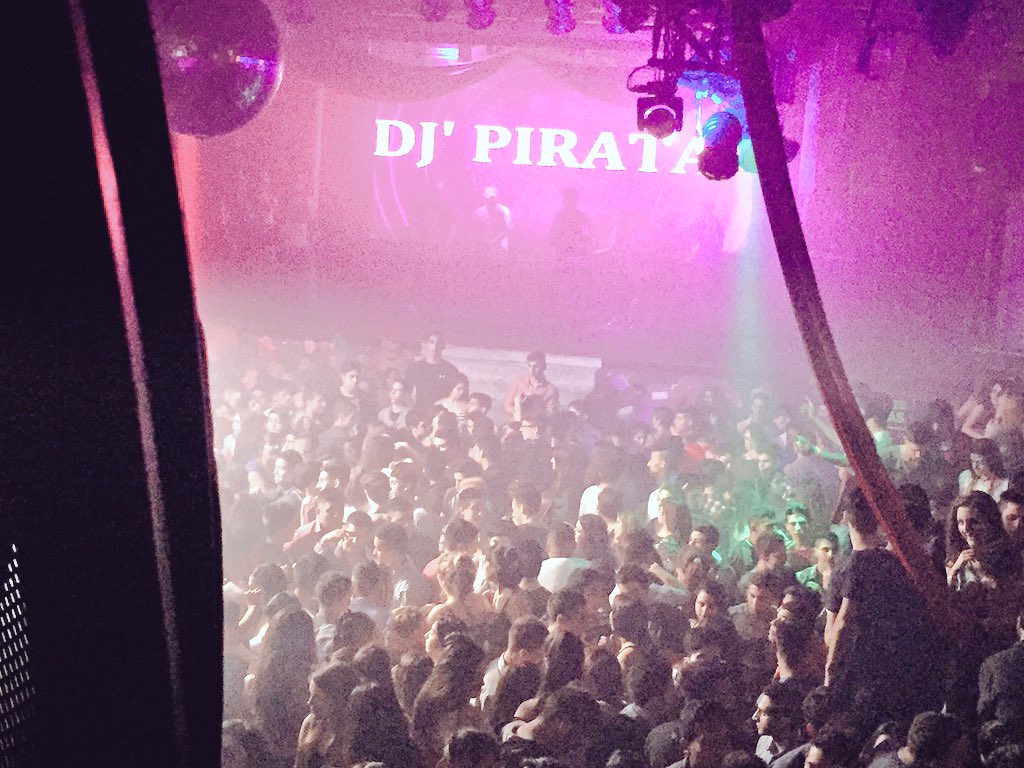 DosFelinos's tweet photo. YA EN ACCION #DjPirataySusAmigos #PirataDj #MaxyGen #ElKaio #18N #Murialdo #Egresados2015 #DosFelinosProducciones 🙌🏽 https://t.co/6Ih0OOEifp