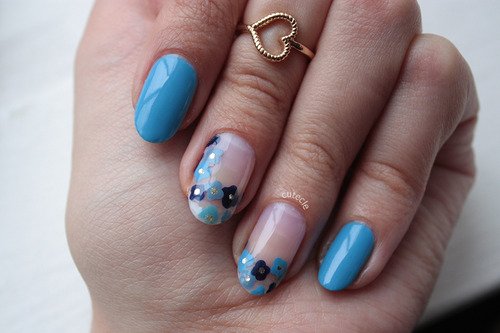 Dramatic nail art, it's so pretty