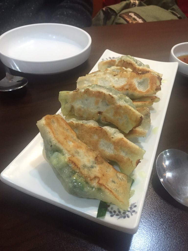 sboyno1's tweet photo. 中国人がやってる餃子専門店！
やっと小龍包っていうものを食べてみた！( ^ω^ ) https://t.co/P06j7nyOsJ