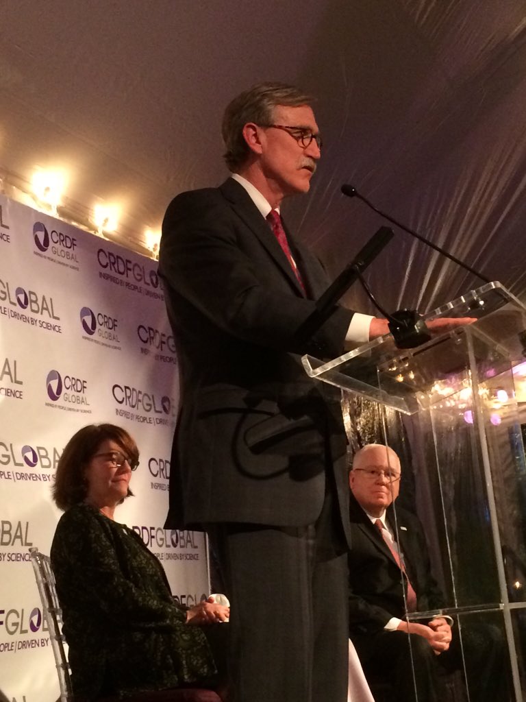 peri_pat's tweet photo. @JimBorel accepts @crdfglobal Corp impact award obo #dupont w/@CathyACamp & Amb Ken Quinn. #ReflectProgress https://t.co/iTWLBMInRx
