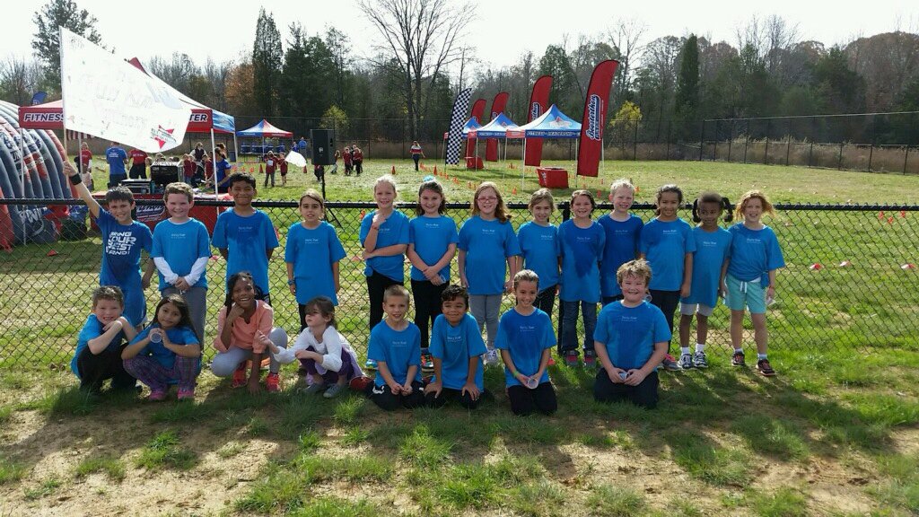 Fioravanti2nd's tweet photo. We loved the Fun Run today! We raised $25,000 for a new playground! #bigworldrecess #funrun2015 https://t.co/bQwCLyqqfp