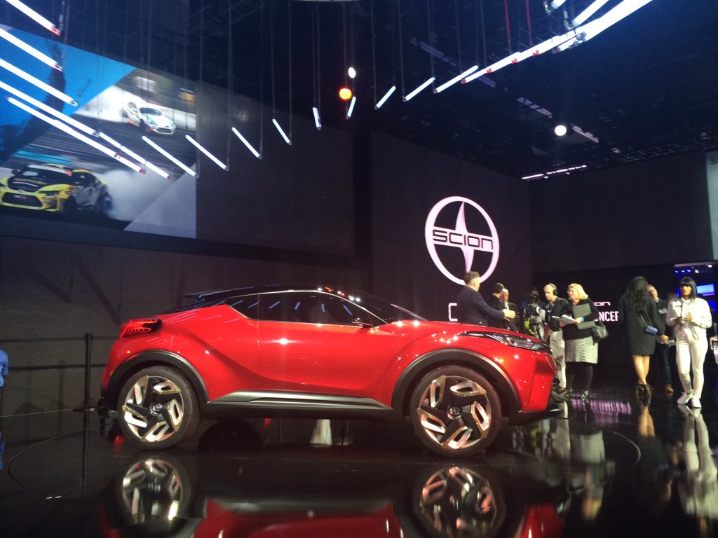 trackandstyle's tweet photo. Qué les parece el concepto C-HR de Scion presentado en el #LAAutoShow https://t.co/4MTqJuwplq